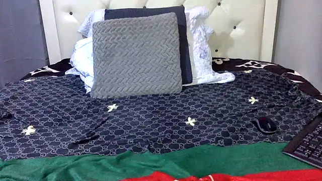 Snapshot of creamyamber chatting on 11-12-25, 01:39 creamyamber online show from 11-12-25, 01:39