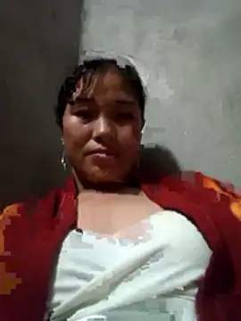 Snapshot of lucat998 chatting on 05-11-26, 02:45 lucat998 online show from 05-11-26, 02:45