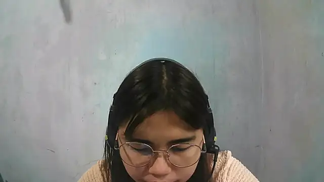 Snapshot of MaragaretSanterre chatting on 05-18-26, 11:32 MaragaretSanterre online show from 05-18-26, 11:32