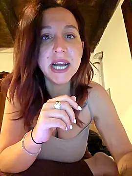 Snapshot of Nicolevellori chatting on 05-15-26, 05:14 Nicolevellori online show from 05-15-26, 05:14