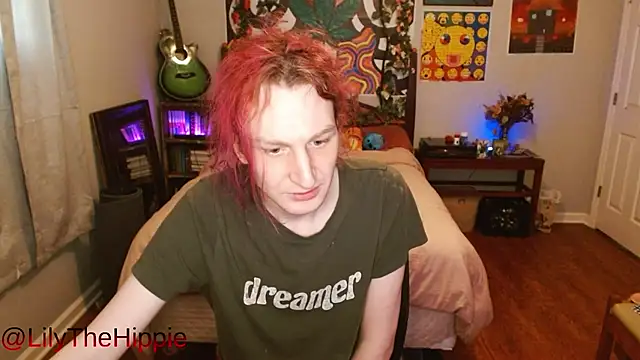 Snapshot of lilythehippie chatting on 05-27-26, 05:32 lilythehippie online show from 05-27-26, 05:32