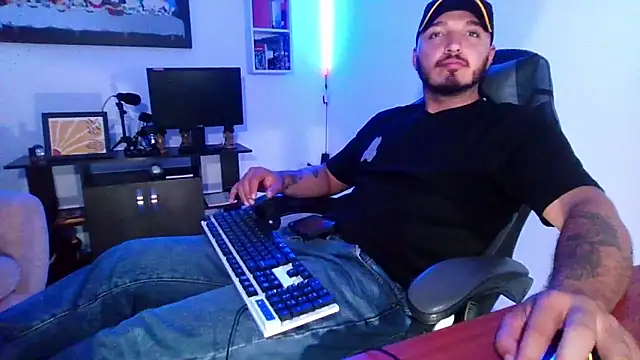 Snapshot of Thiago_420 chatting on 05-15-26, 11:45 Thiago 420 online show from 05-15-26, 11:45