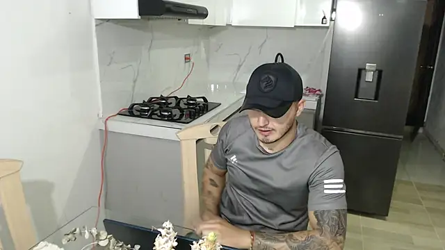 Snapshot of Thiago_420 chatting on 06-22-26, 11:24 Thiago 420 online show from 06-22-26, 11:24