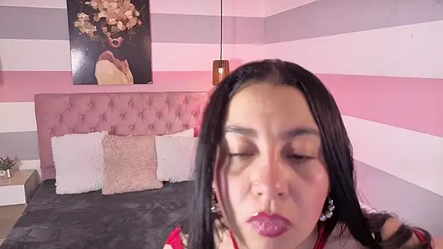 lia valentino online show from 06-19-26, 03:22