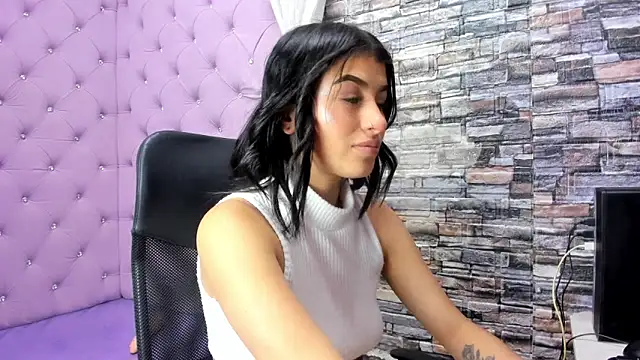 Snapshot of haileypetite chatting on 05-22-26, 01:06 haileypetite online show from 05-22-26, 01:06