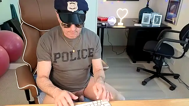 Snapshot of hotdadbod chatting on 01-08-26, 09:39 hotdadbod online show from 01-08-26, 09:39