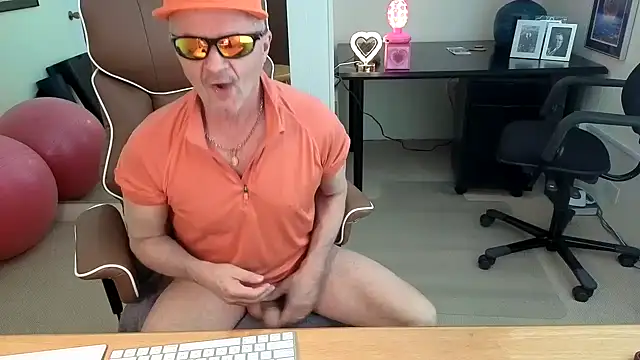 Snapshot of hotdadbod chatting on 02-15-26, 09:33 hotdadbod online show from 02-15-26, 09:33