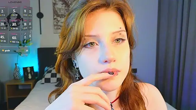 Snapshot of vampi_queen chatting on 05-28-26, 05:10 vampi queen online show from 05-28-26, 05:10
