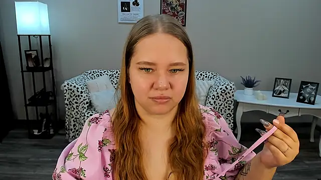 Snapshot of DianaKristol chatting on 05-30-26, 06:27 DianaKristol online show from 05-30-26, 06:27