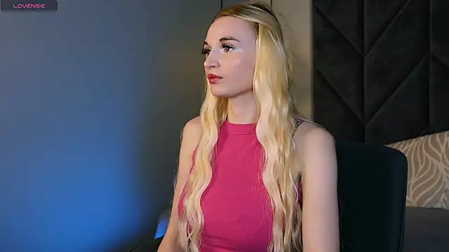 Snapshot of Mila__Lux chatting on 05-24-26, 01:38 Mila Lux online show from 05-24-26, 01:38