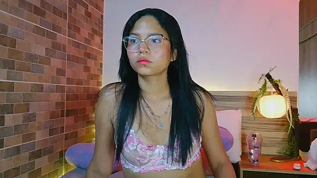 Snapshot of Evalune_ chatting on 06-24-26, 08:52 Evalune online show from 06-24-26, 08:52