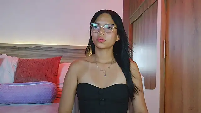 Snapshot of Evalune_ chatting on 06-26-26, 09:41 Evalune online show from 06-26-26, 09:41