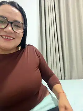 Snapshot of rousee69_ chatting on 06-12-26, 03:49 rousee69 online show from 06-12-26, 03:49