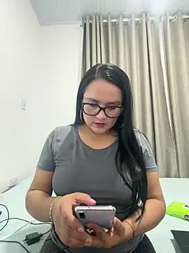 Snapshot of rousee69_ chatting on 06-14-26, 05:20 rousee69 online show from 06-14-26, 05:20