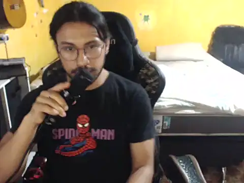 Snapshot of Kravensini chatting on 06-15-26, 05:31 Kravensini online show from 06-15-26, 05:31