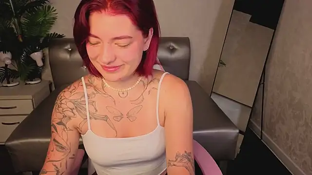 Snapshot of Nikki_Gringer chatting on 06-17-26, 01:30 Nikki Gringer online show from 06-17-26, 01:30