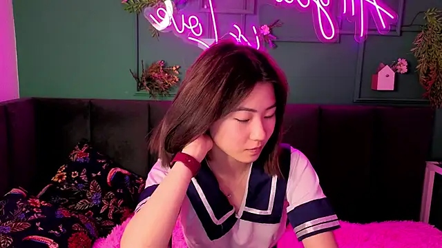 Snapshot of Runi_Asian chatting on 06-14-26, 02:35 Runi Asian online show from 06-14-26, 02:35