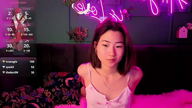 Snapshot of Runi_Asian chatting on 06-22-26, 03:25 Runi Asian online show from 06-22-26, 03:25