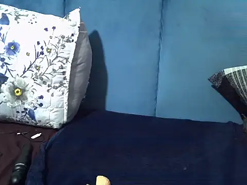 Snapshot of Queenleahx chatting on 05-26-26, 06:09 Queenleahx online show from 05-26-26, 06:09