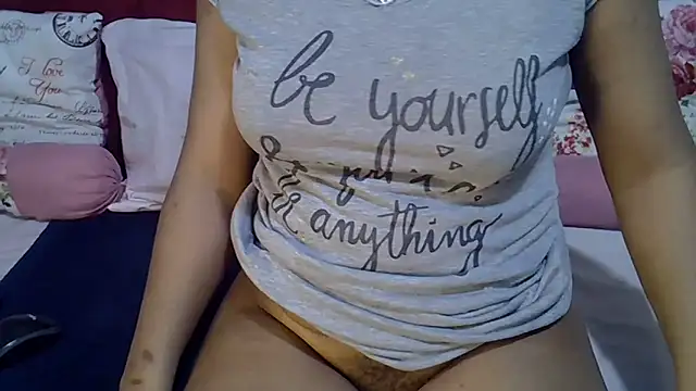 Snapshot of Queenleahx chatting on 06-06-26, 06:40 Queenleahx online show from 06-06-26, 06:40