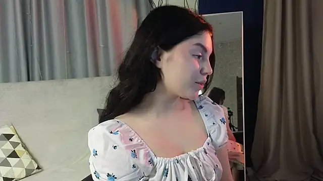 Snapshot of lollyy_pop chatting on 06-27-26, 01:32 lollyy pop online show from 06-27-26, 01:32