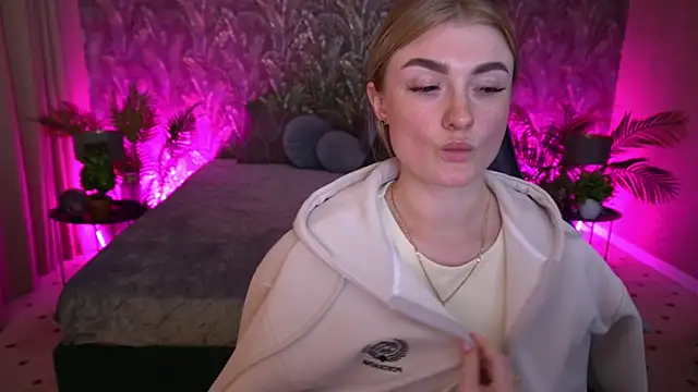 Snapshot of Lolly_Rosee chatting on 05-19-26, 09:37 Lolly Rosee online show from 05-19-26, 09:37