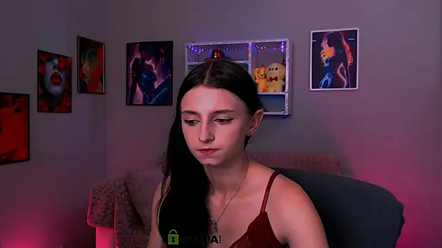 Snapshot of caroline_honeyy chatting on 06-11-26, 12:47 caroline honeyy online show from 06-11-26, 12:47
