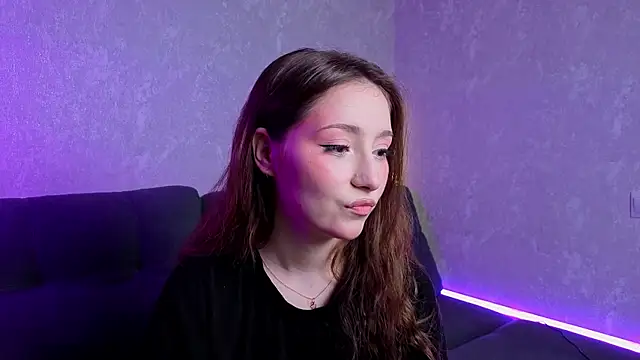 Snapshot of LunariaLive chatting on 06-16-26, 10:18 LunariaLive online show from 06-16-26, 10:18