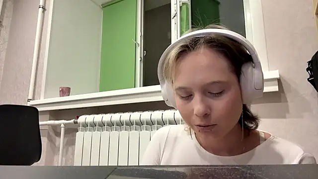 Snapshot of CuteLilit chatting on 06-10-26, 08:08 CuteLilit online show from 06-10-26, 08:08