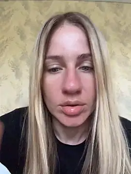 Snapshot of AnnaMist_ chatting on 06-08-26, 06:47 AnnaMist online show from 06-08-26, 06:47