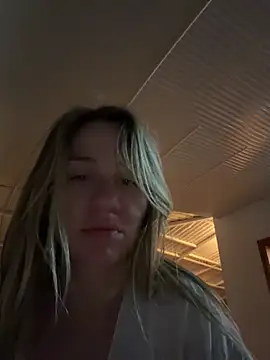 Snapshot of AnnaMist_ chatting on 06-20-26, 06:54 AnnaMist online show from 06-20-26, 06:54