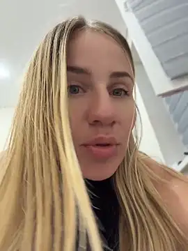 Snapshot of AnnaMist_ chatting on 06-28-26, 05:52 AnnaMist online show from 06-28-26, 05:52