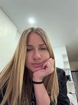 Snapshot of AnnaMist_ chatting on 07-03-26, 06:47 AnnaMist online show from 07-03-26, 06:47