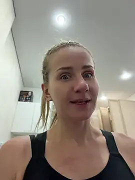 Snapshot of AnnaMist_ chatting on 07-06-26, 04:31 AnnaMist online show from 07-06-26, 04:31