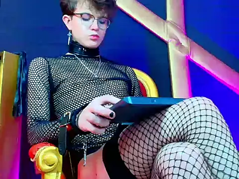 Snapshot of DionnySian chatting on 05-28-26, 02:36 DionnySian online show from 05-28-26, 02:36