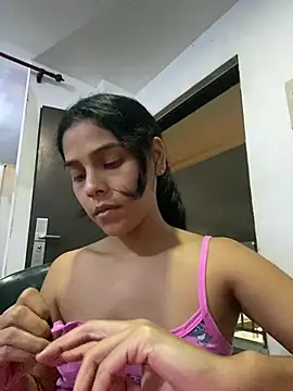 Snapshot of Saray_queen1 chatting on 06-28-26, 06:19 Saray queen1 online show from 06-28-26, 06:19