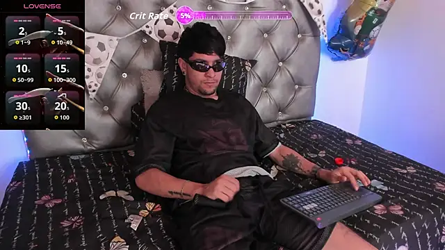 Snapshot of StefanoBigCock chatting on 06-25-26, 01:48 StefanoBigCock online show from 06-25-26, 01:48