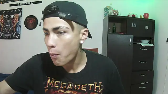Snapshot of Fenix_hardcock chatting on 06-05-26, 03:29 Fenix hardcock online show from 06-05-26, 03:29