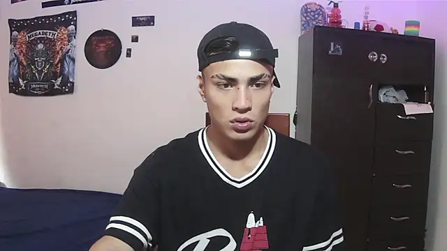 Snapshot of Fenix_hardcock chatting on 06-07-26, 04:44 Fenix hardcock online show from 06-07-26, 04:44