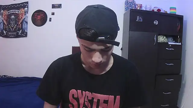 Snapshot of Fenix_hardcock chatting on 06-10-26, 04:39 Fenix hardcock online show from 06-10-26, 04:39