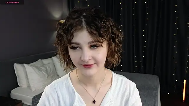 Snapshot of Kira__Fluffy chatting on 06-06-26, 12:05 Kira Fluffy online show from 06-06-26, 12:05