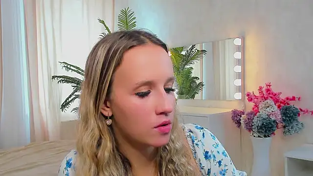 Snapshot of WanettaKager chatting on 05-15-26, 08:32 WanettaKager online show from 05-15-26, 08:32