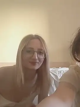 Snapshot of LauraundSteve_ chatting on 05-16-26, 06:28 LauraundSteve online show from 05-16-26, 06:28