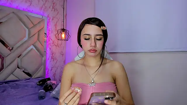 Snapshot of leri_rose_ chatting on 08-01-26, 12:59 leri rose online show from 08-01-26, 12:59