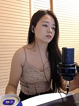 Snapshot of yueyue_99 chatting on 05-23-26, 03:49 yueyue 99 online show from 05-23-26, 03:49