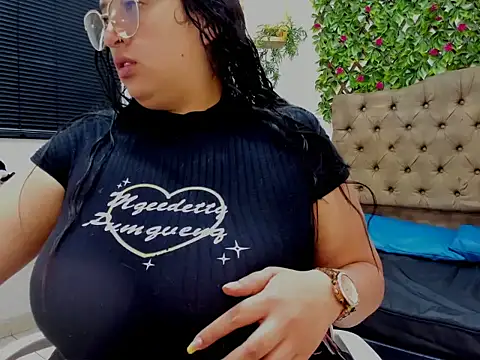 Snapshot of Candy_Curvyy chatting on 05-20-26, 12:55 Candy Curvyy online show from 05-20-26, 12:55