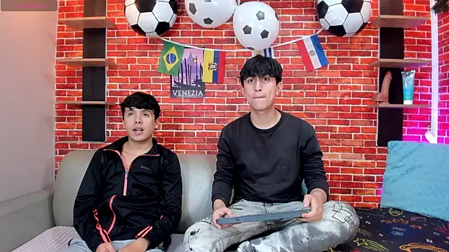Hoot boyss  online show from 06-19-26, 08:01