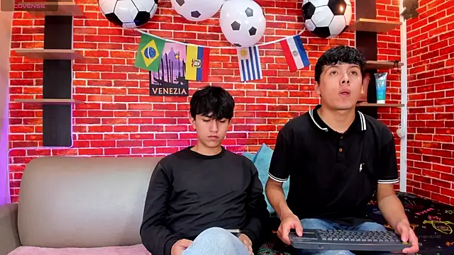 Hoot boyss  online show from 06-27-26, 07:52