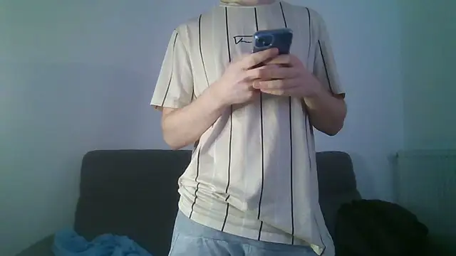 EtudiantSecret online show from 05-15-26, 09:44