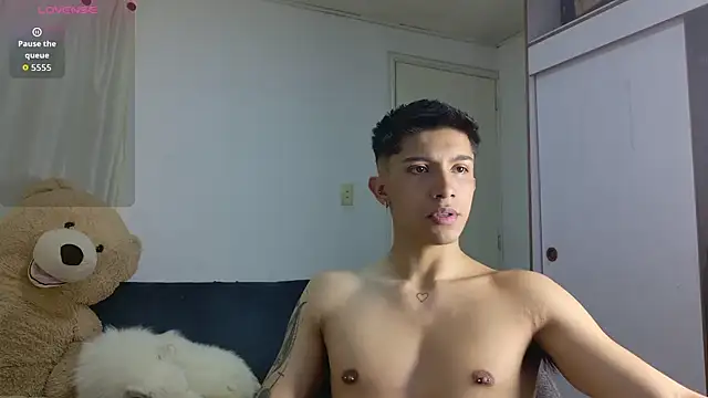 Snapshot of Thesaint_xxx chatting on 06-25-26, 11:42 Thesaint xxx online show from 06-25-26, 11:42